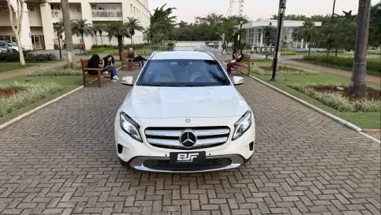 MERCEDES-BENZ-GLA 200-2015