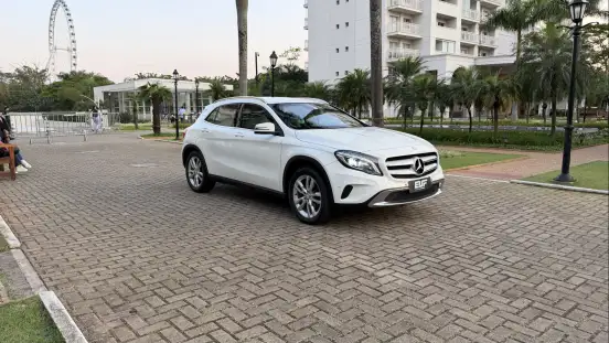 MERCEDES-BENZ-GLA 200-2015
