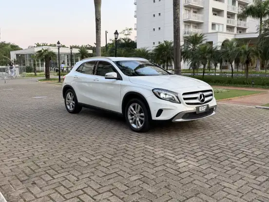 MERCEDES-BENZ-GLA 200-1.6 CGI ADVANCE 16V TURBO FLEX 4P AUTOMÁTICO MERCEDES-BENZ-GLA 200-2015