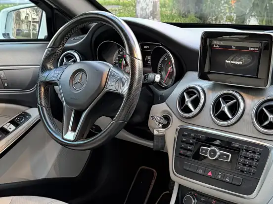 MERCEDES-BENZ-GLA 200-1.6 CGI ADVANCE 16V TURBO FLEX 4P AUTOMÁTICO MERCEDES-BENZ-GLA 200-2015