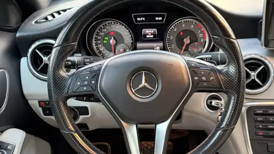 MERCEDES-BENZ-GLA 200-2015