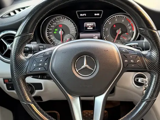 MERCEDES-BENZ-GLA 200-1.6 CGI ADVANCE 16V TURBO FLEX 4P AUTOMÁTICO MERCEDES-BENZ-GLA 200-2015