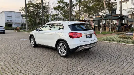 MERCEDES-BENZ-GLA 200-2015