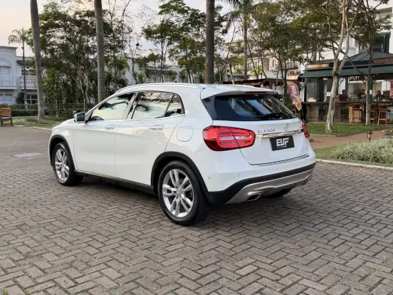 MERCEDES-BENZ-GLA 200-1.6 CGI ADVANCE 16V TURBO FLEX 4P AUTOMÁTICO MERCEDES-BENZ-GLA 200-2015