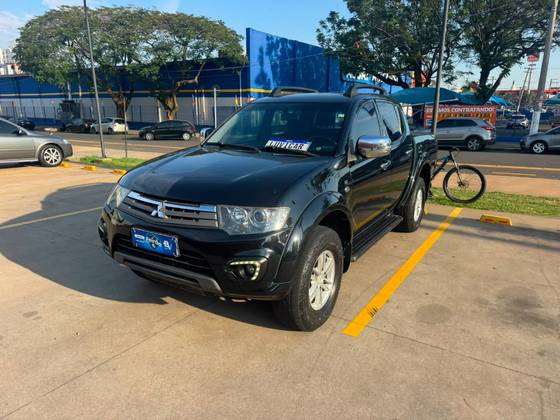 MITSUBISHI L200 TRITON 3.5 HPE 4X4 CD V6 24V FLEX 4P AUTOMÁTICO