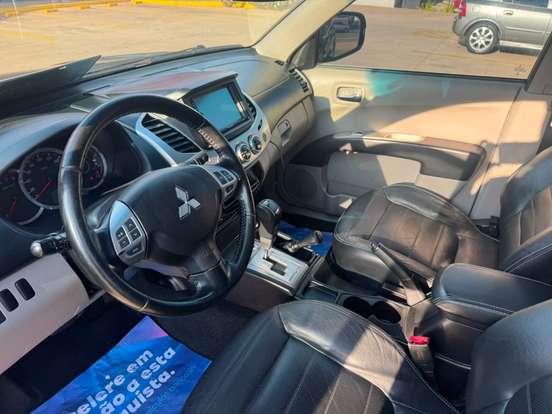 MITSUBISHI-L200 TRITON-3.5 HPE 4X4 CD V6 24V FLEX 4P AUTOMÁTICO MITSUBISHI-L200 TRITON-2015