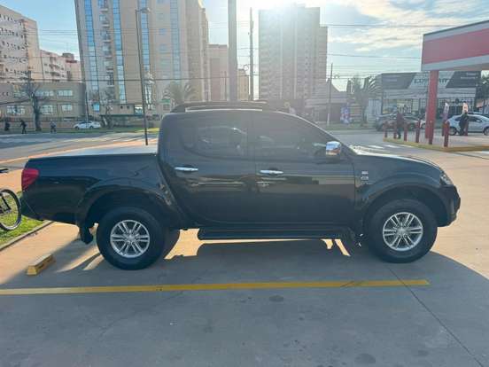 MITSUBISHI-L200 TRITON-3.5 HPE 4X4 CD V6 24V FLEX 4P AUTOMÁTICO MITSUBISHI-L200 TRITON-2015