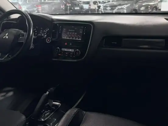 MITSUBISHI-OUTLANDER-2.0 16V GASOLINA 4P AUTOMÁTICO MITSUBISHI-OUTLANDER-2017