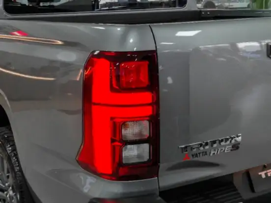 MITSUBISHI-TRITON-2026