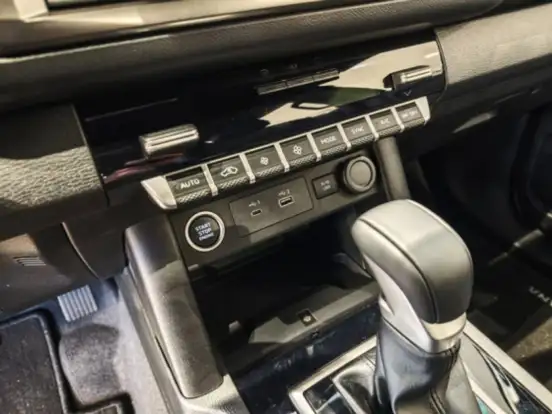 MITSUBISHI-TRITON-2026