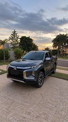 MITSUBISHI L200 TRITON 2.4 16V TURBO DIESEL SPORT HPE-S CD 4P 4X4 AUTOMÁTICO