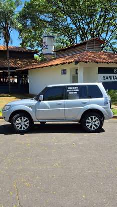 MITSUBISHI-PAJERO-2010