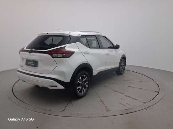 NISSAN-KICKS-2023
