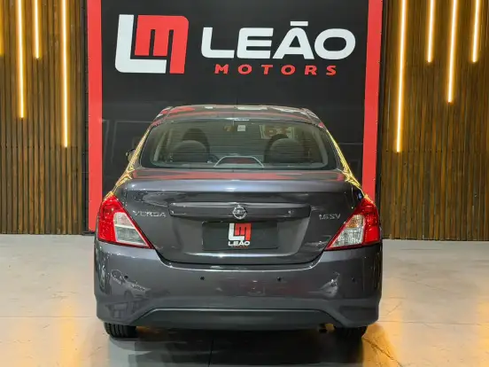 NISSAN-VERSA-2018