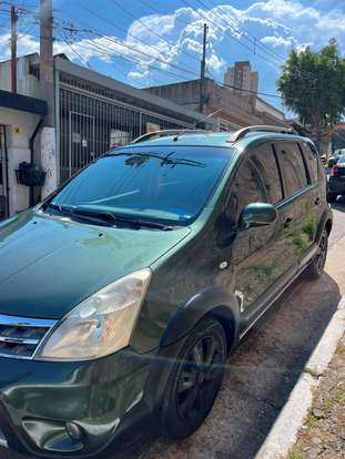 NISSAN-LIVINA-2012