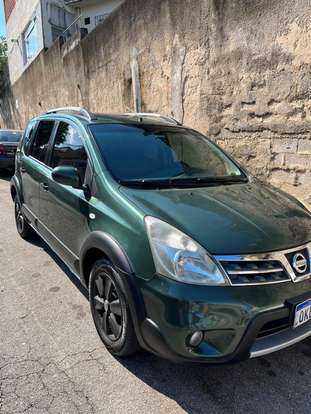 NISSAN-LIVINA-2012