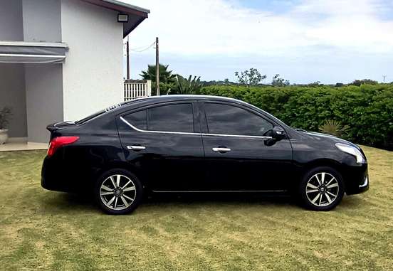NISSAN-VERSA-2019