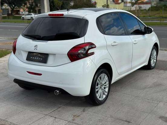 PEUGEOT-208-2018
