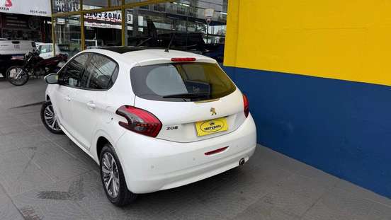 PEUGEOT-208-2018
