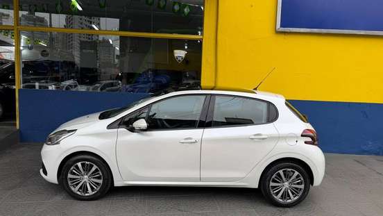 PEUGEOT-208-2018