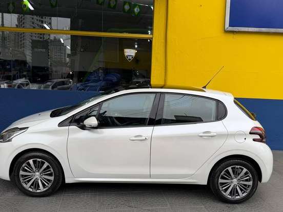 PEUGEOT-208-1.6 GRIFFE 16V FLEX 4P AUTOMÁTICO PEUGEOT-208-2018