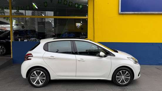 PEUGEOT-208-1.6 GRIFFE 16V FLEX 4P AUTOMÁTICO PEUGEOT-208-2018