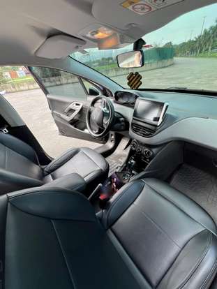 PEUGEOT-208-2018