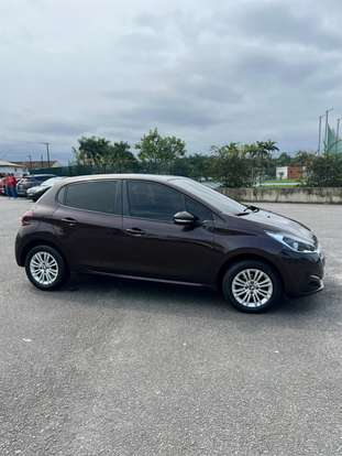 PEUGEOT-208-2018