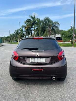 PEUGEOT-208-2018