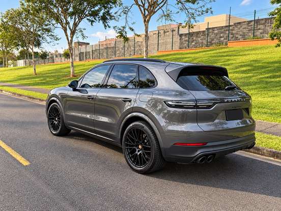 PORSCHE-CAYENNE-2020