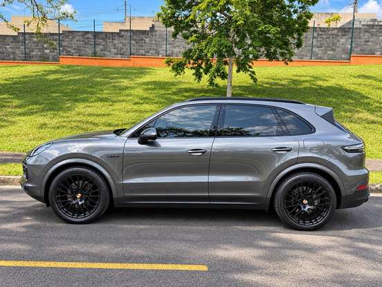 PORSCHE-CAYENNE-2020
