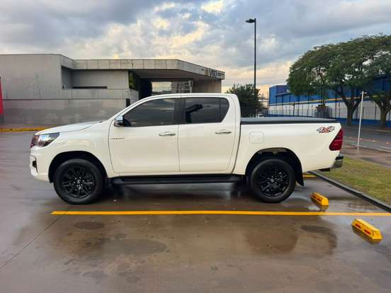 TOYOTA-HILUX-2019