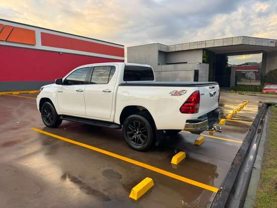 TOYOTA-HILUX-2019
