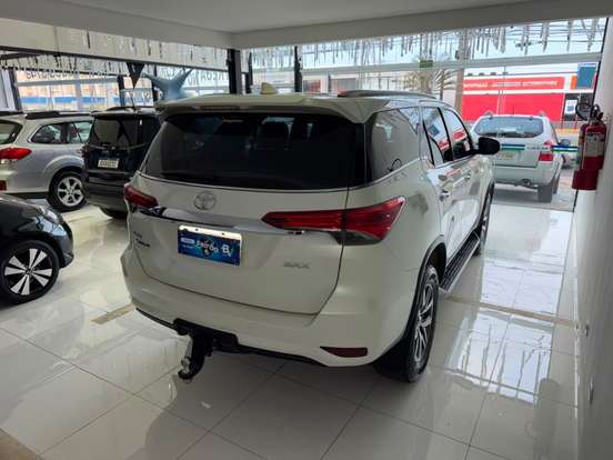 TOYOTA-HILUX-2018