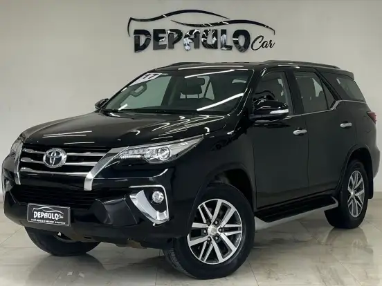 TOYOTA-HILUX SW4-2.8 SRX 4X4 7 LUGARES 16V TURBO INTERCOOLER DIESEL 4P AUTOMÁTICO TOYOTA-HILUX SW4-2017