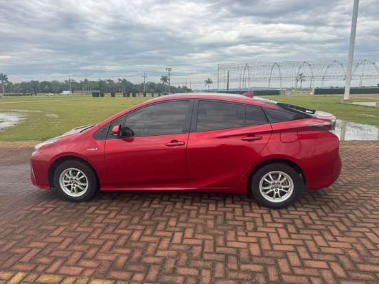 TOYOTA-PRIUS-2017