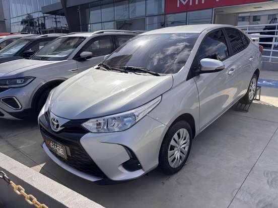 TOYOTA-YARIS-2024