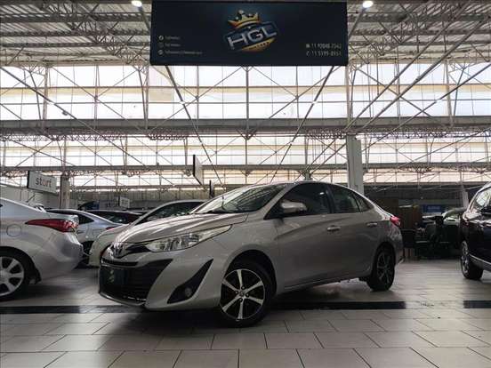 TOYOTA-YARIS-2019