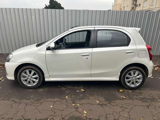 TOYOTA-ETIOS-1.5 XLS 16V FLEX 4P AUTOMÁTICO TOYOTA-ETIOS-2017