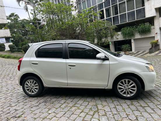 TOYOTA-ETIOS-1.5 XLS 16V FLEX 4P MANUAL TOYOTA-ETIOS-2014