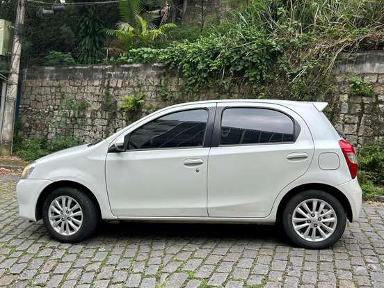 TOYOTA-ETIOS-1.5 XLS 16V FLEX 4P MANUAL TOYOTA-ETIOS-2014