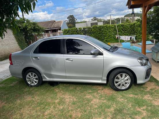 TOYOTA-ETIOS-2017