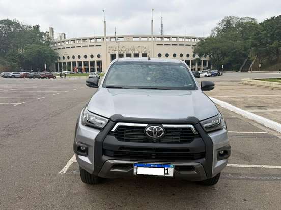 TOYOTA-HILUX-2023