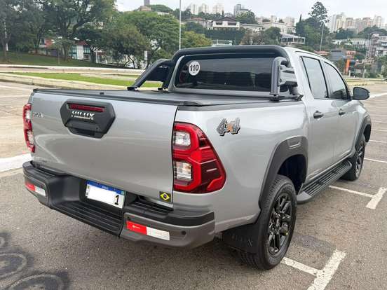 TOYOTA-HILUX-2023