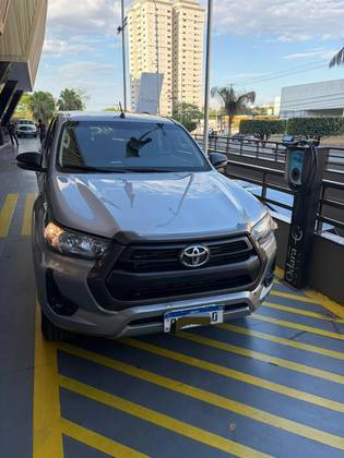 TOYOTA HILUX 2.8 D-4D TURBO DIESEL CD SR 4X4 AUTOMÁTICO
