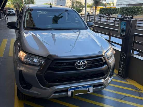 TOYOTA-HILUX-2.8 D-4D TURBO DIESEL CD SR 4X4 AUTOMÁTICO TOYOTA-HILUX-2022