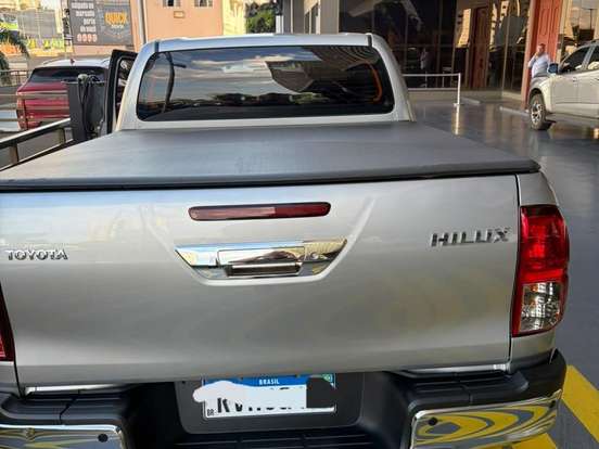 TOYOTA-HILUX-2.8 D-4D TURBO DIESEL CD SR 4X4 AUTOMÁTICO TOYOTA-HILUX-2022