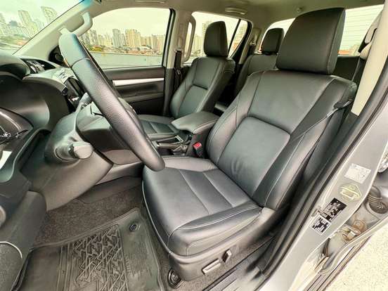 TOYOTA-HILUX-2023