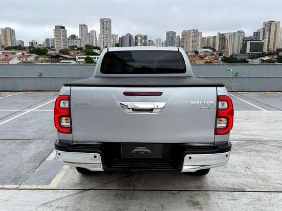 TOYOTA-HILUX-2023