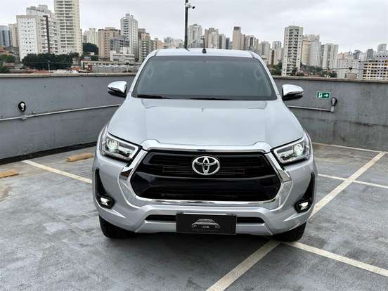 TOYOTA-HILUX-2.8 D-4D TURBO DIESEL CD SRV 4X4 AUTOMÁTICO TOYOTA-HILUX-2023